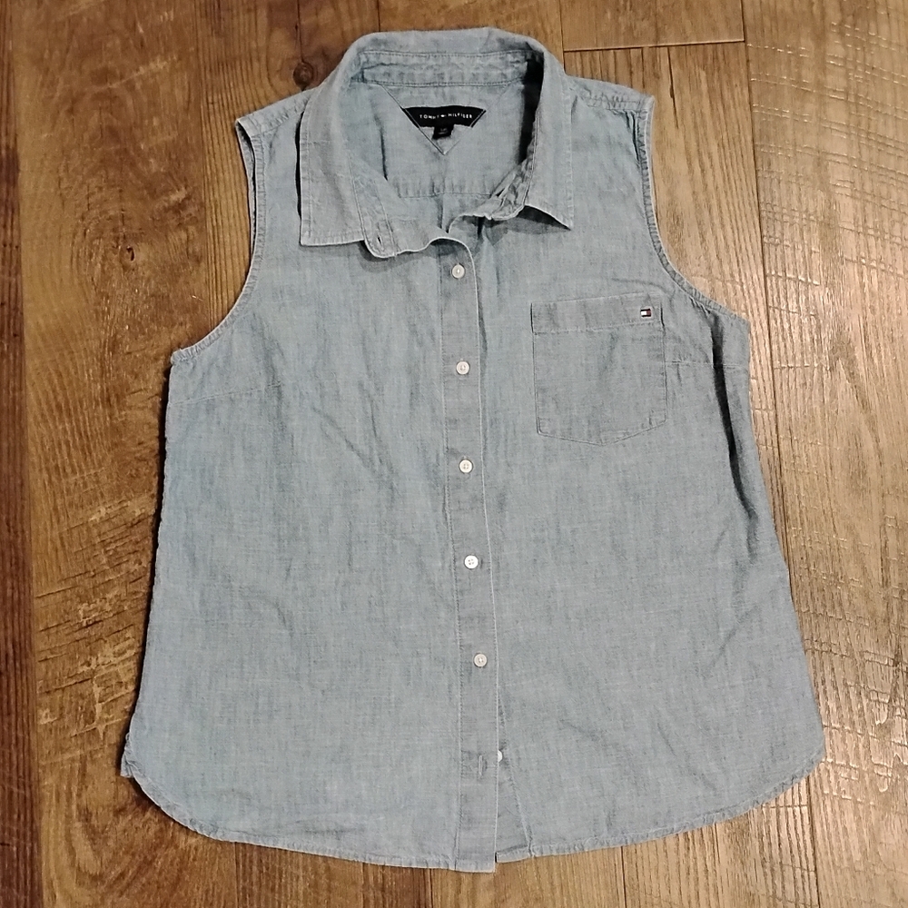 🎉SOLD! Tommy Hilfiger Chambray Sleeveless Top, Size Large